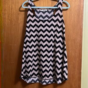 2X Maurices chevron Black & Tan razorback tank/undershirt, Perfect for layering
